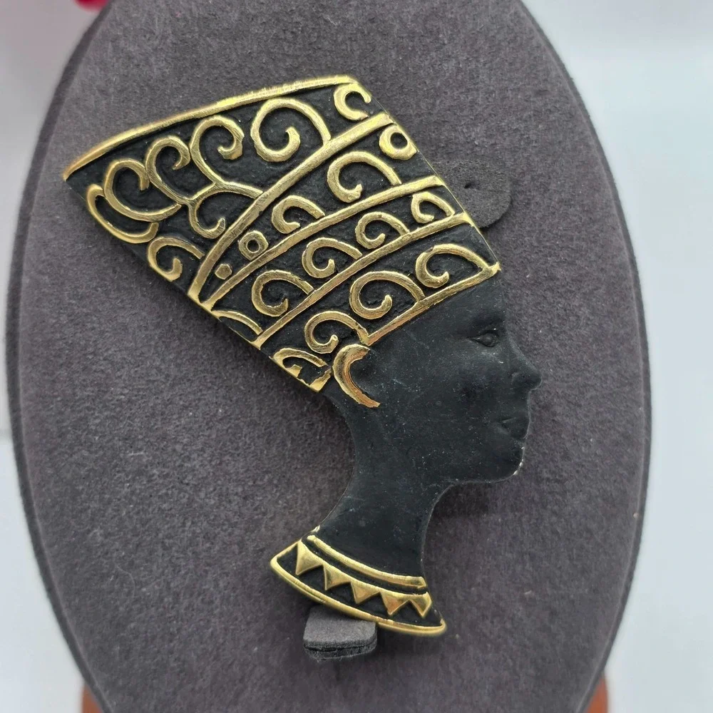 Nefertiti Silhouette Brooch Egyptian Queen Pendant Vintage Gold Tone Black Queen